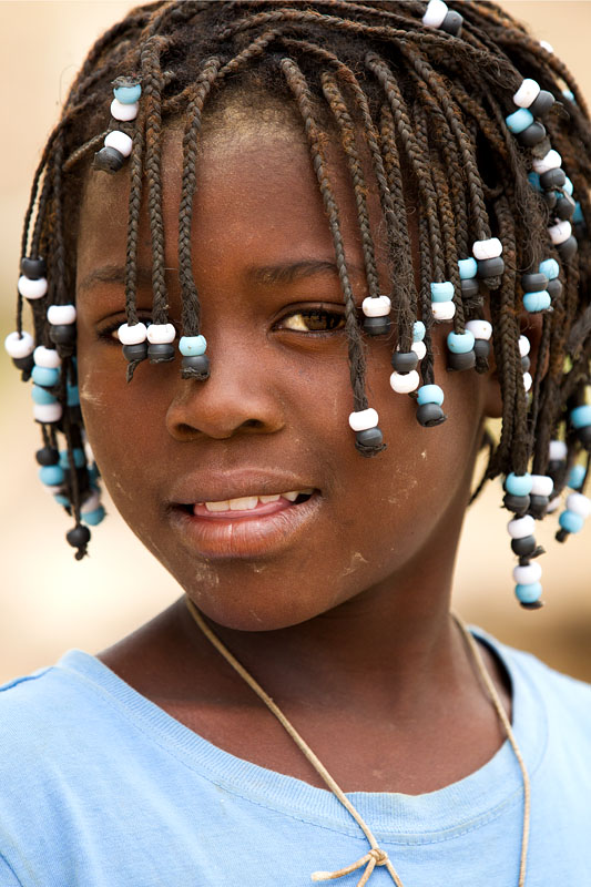 Girl between Pediva and Virei   Angola